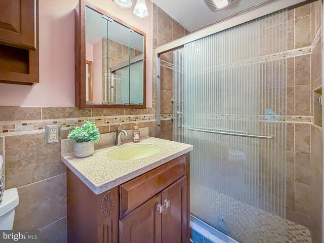 336 FOX HOLLOW DR, Feasterville Trevose, PA 19053