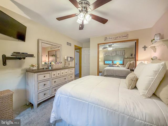 336 FOX HOLLOW DR, Feasterville Trevose, PA 19053