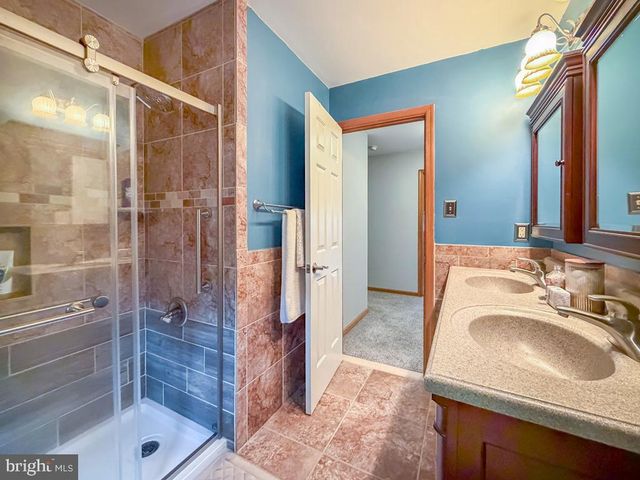 336 FOX HOLLOW DR, Feasterville Trevose, PA 19053
