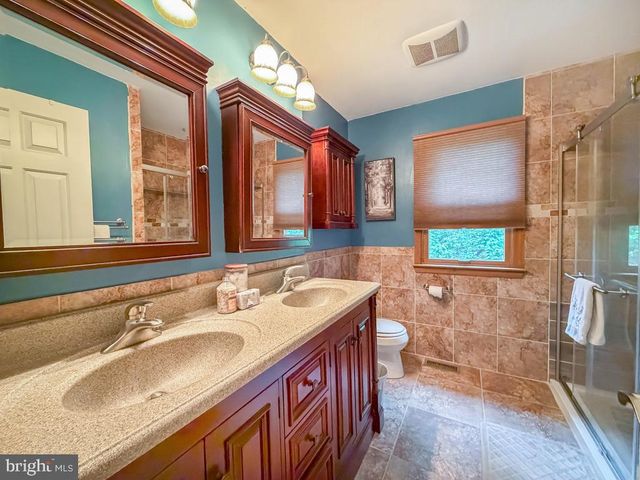 336 FOX HOLLOW DR, Feasterville Trevose, PA 19053