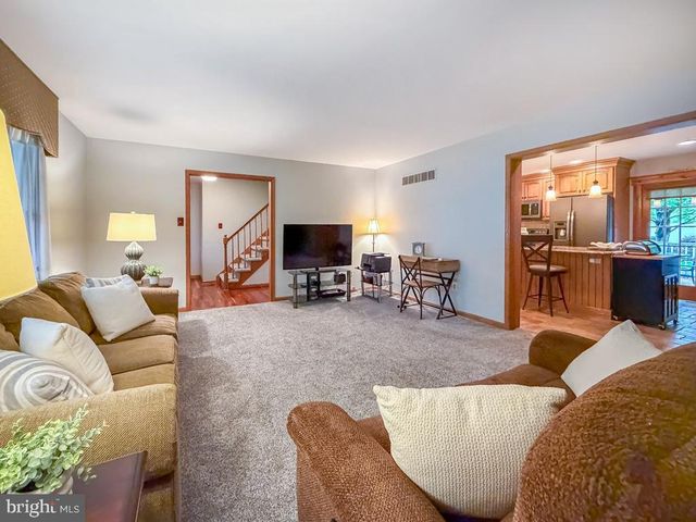 336 FOX HOLLOW DR, Feasterville Trevose, PA 19053