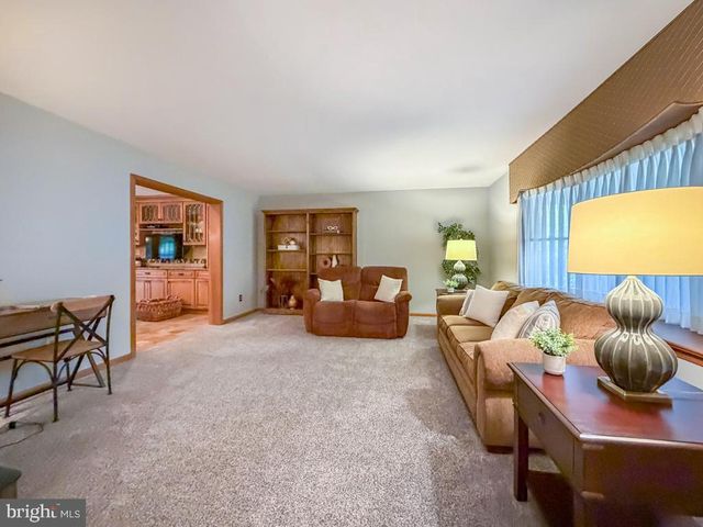 336 FOX HOLLOW DR, Feasterville Trevose, PA 19053
