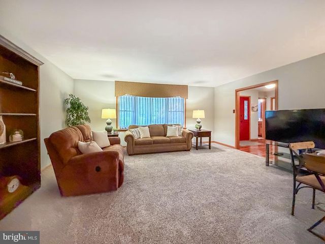 336 FOX HOLLOW DR, Feasterville Trevose, PA 19053