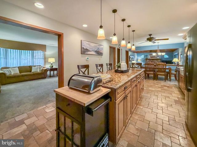 336 FOX HOLLOW DR, Feasterville Trevose, PA 19053