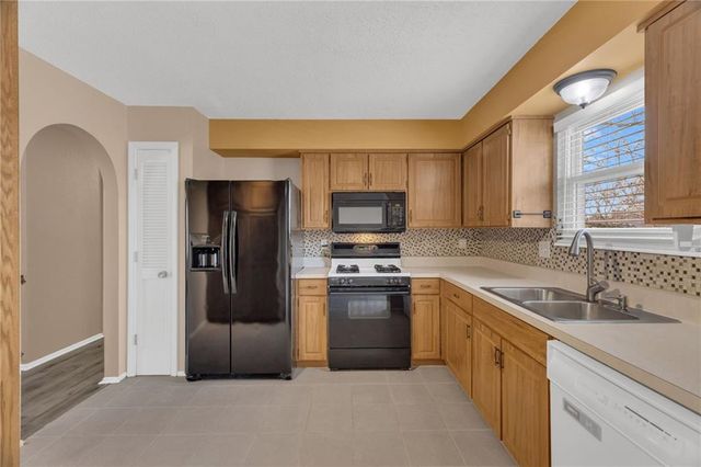 12828 S Sycamore Street, Olathe, KS 66062