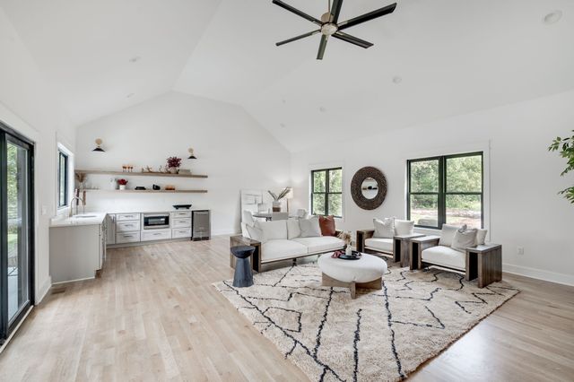 935 Battery Ln, Nashville, TN 37220