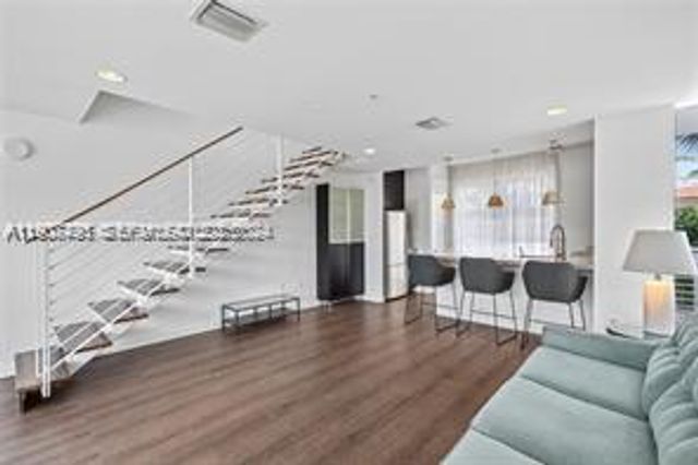 1600 Michigan Avenue 7, Miami Beach, FL 33139