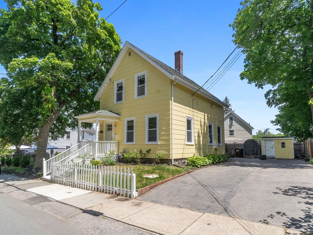 8 Oakdale Ave, Dedham, MA 02026