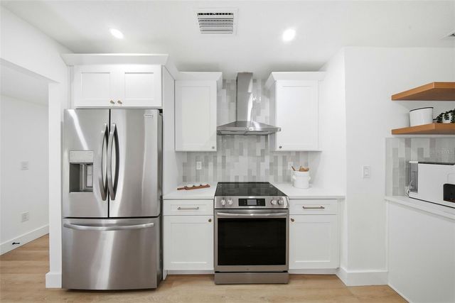 8014 N LYNN AVENUE, Tampa, FL 33604