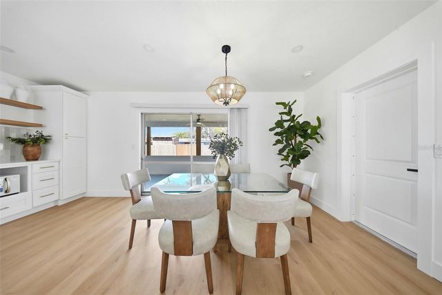 8014 N LYNN AVENUE, Tampa, FL 33604