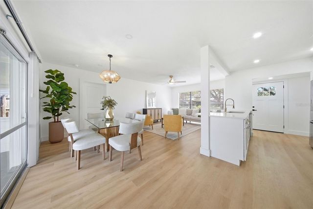 8014 N LYNN AVENUE, Tampa, FL 33604