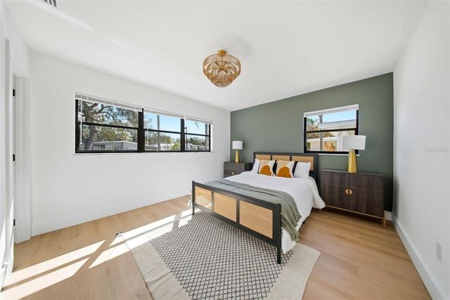 8014 N LYNN AVENUE, Tampa, FL 33604