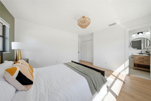 8014 N LYNN AVENUE, Tampa, FL 33604