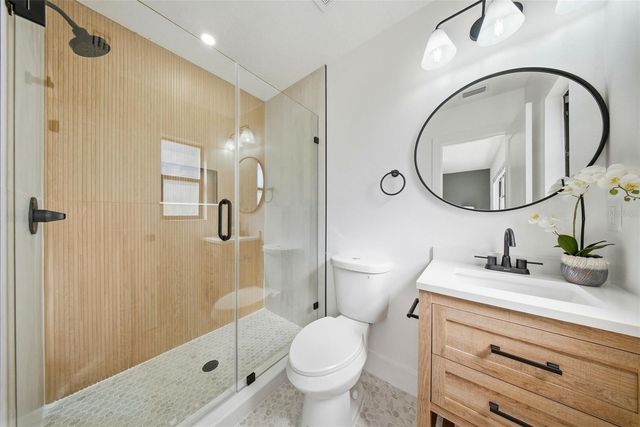 8014 N LYNN AVENUE, Tampa, FL 33604