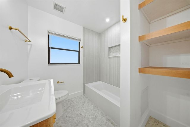 8014 N LYNN AVENUE, Tampa, FL 33604