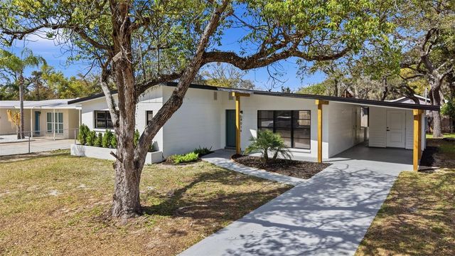 8014 N LYNN AVENUE, Tampa, FL 33604