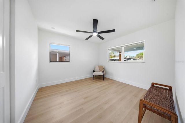 8014 N LYNN AVENUE, Tampa, FL 33604