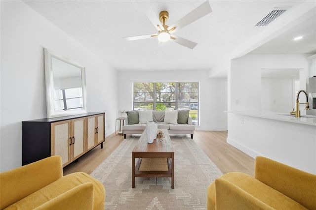 8014 N LYNN AVENUE, Tampa, FL 33604