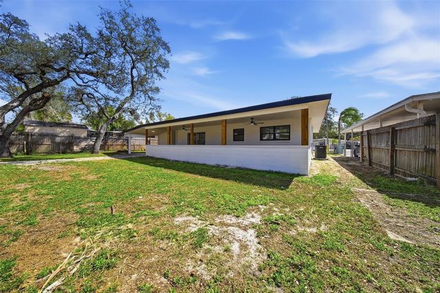 8014 N LYNN AVENUE, Tampa, FL 33604