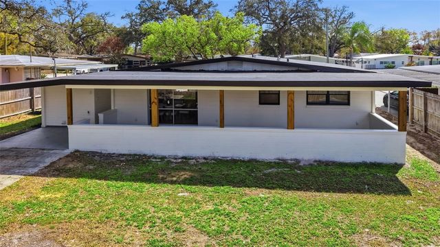 8014 N LYNN AVENUE, Tampa, FL 33604