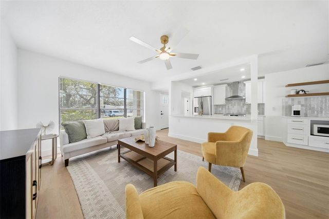 8014 N LYNN AVENUE, Tampa, FL 33604