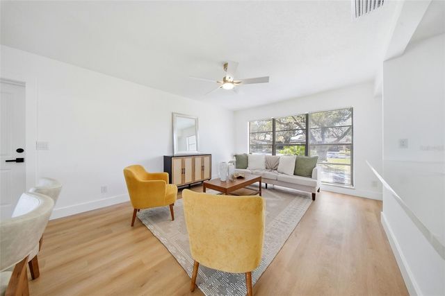 8014 N LYNN AVENUE, Tampa, FL 33604