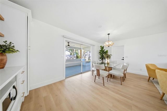 8014 N LYNN AVENUE, Tampa, FL 33604