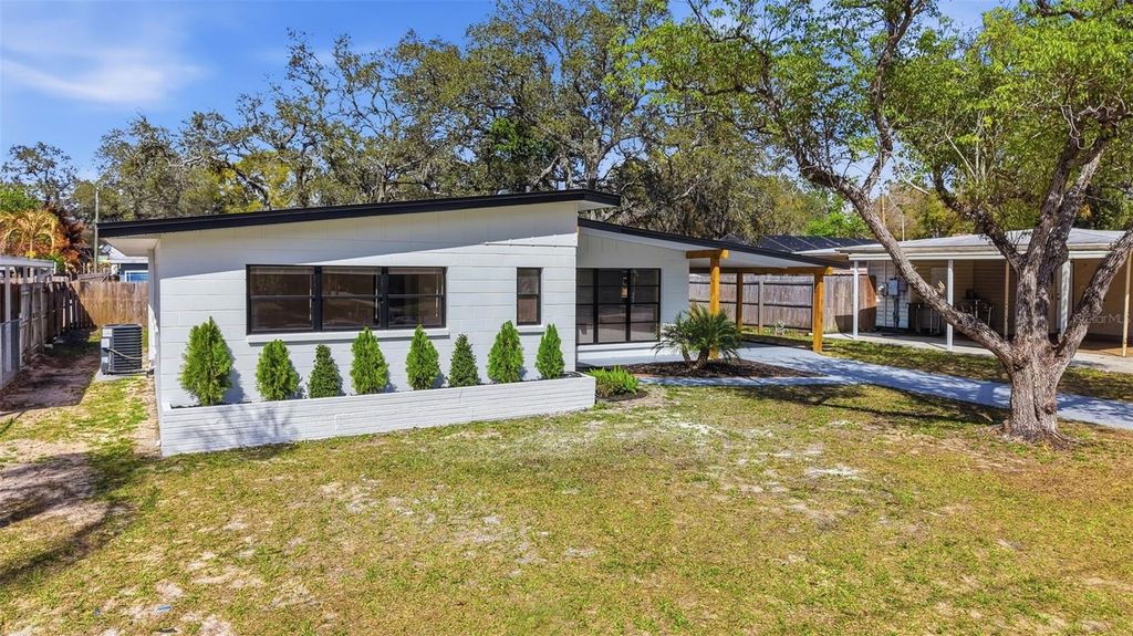 8014 N LYNN AVENUE, Tampa, FL 33604