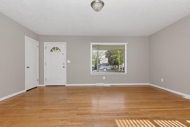 8531 W Lawrence AVENUE, Milwaukee, WI 53225