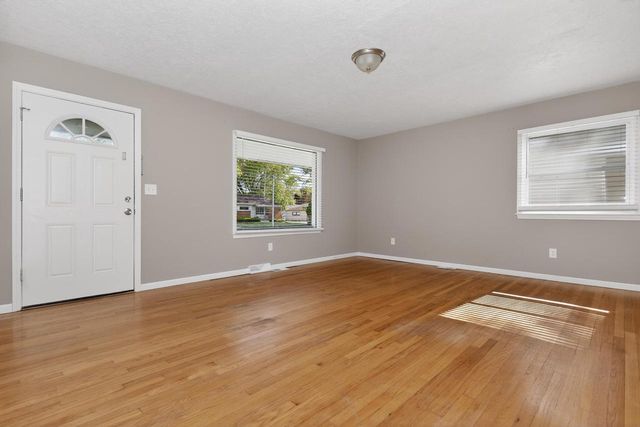 8531 W Lawrence AVENUE, Milwaukee, WI 53225