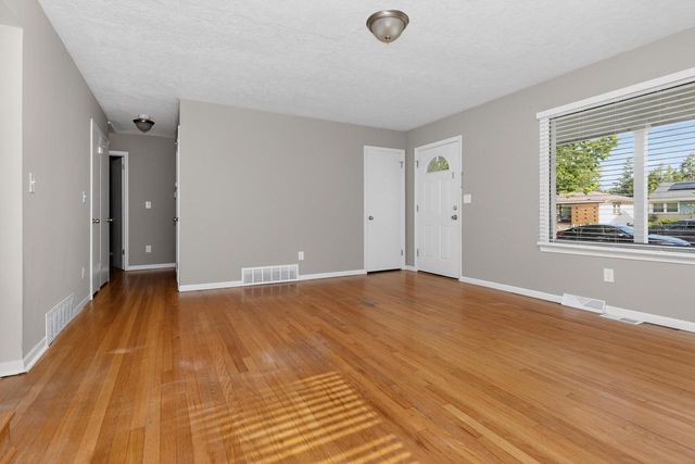 8531 W Lawrence AVENUE, Milwaukee, WI 53225