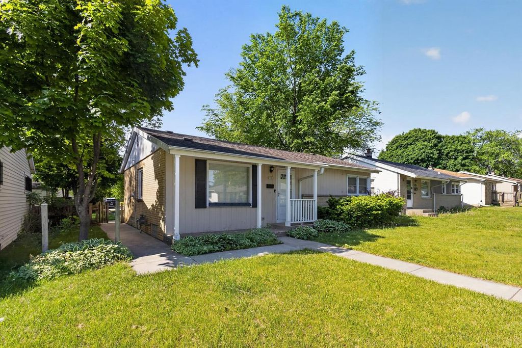8531 W Lawrence AVENUE, Milwaukee, WI 53225