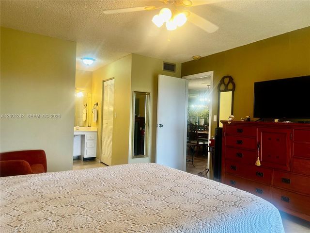 5860 NW 44th Street 804, Lauderhill, FL 33319
