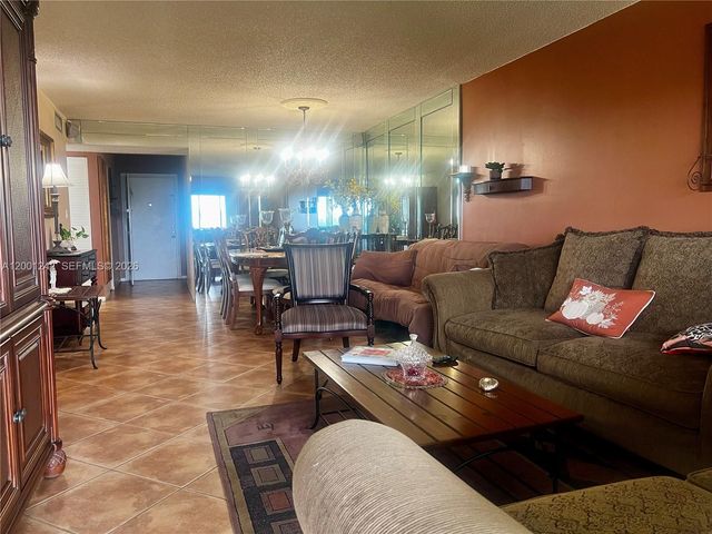 5860 NW 44th Street 804, Lauderhill, FL 33319