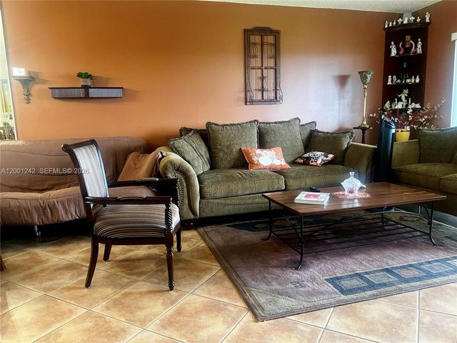 5860 NW 44th Street 804, Lauderhill, FL 33319