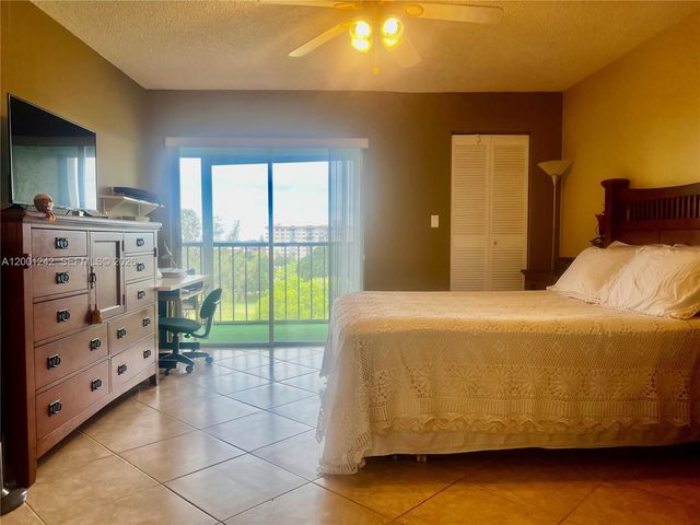 5860 NW 44th Street 804, Lauderhill, FL 33319