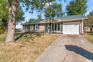 74 NOTTINGHAM Drive, Chatham, IL 62629