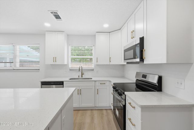 2234 LA VALLE Drive, Jacksonville, FL 32210