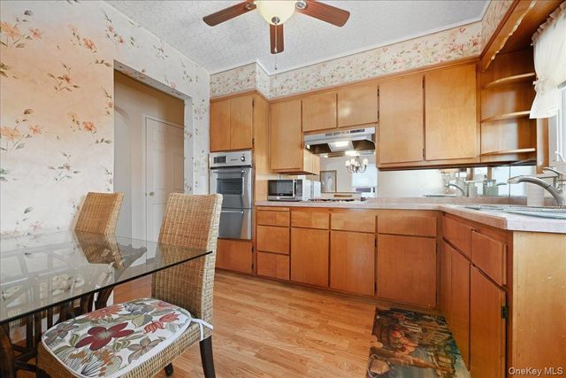 38 Irving Lane, New Hyde Park, NY 11040