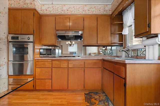 38 Irving Lane, New Hyde Park, NY 11040