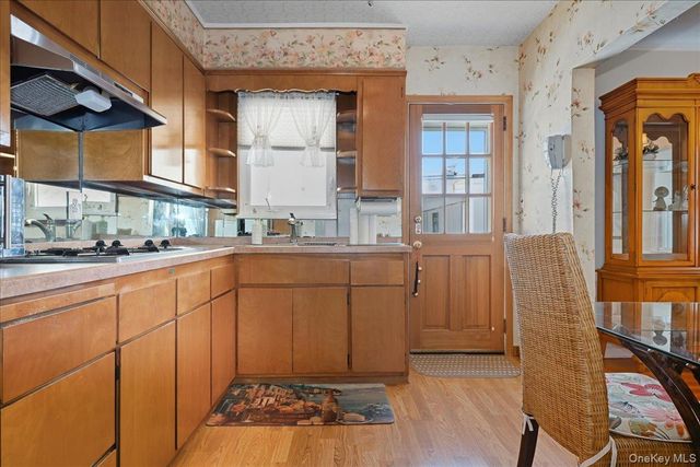 38 Irving Lane, New Hyde Park, NY 11040