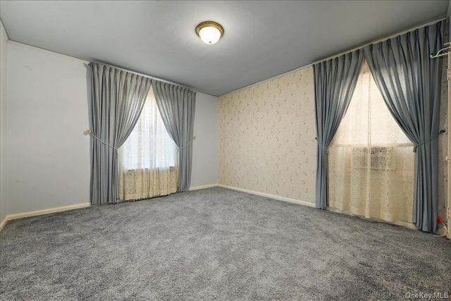 38 Irving Lane, New Hyde Park, NY 11040