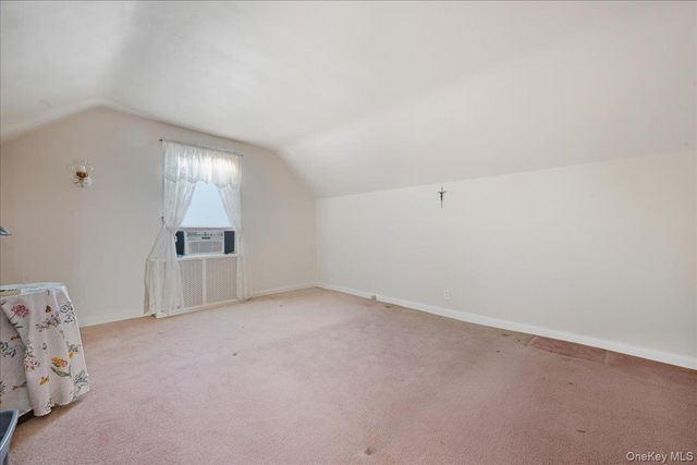 38 Irving Lane, New Hyde Park, NY 11040