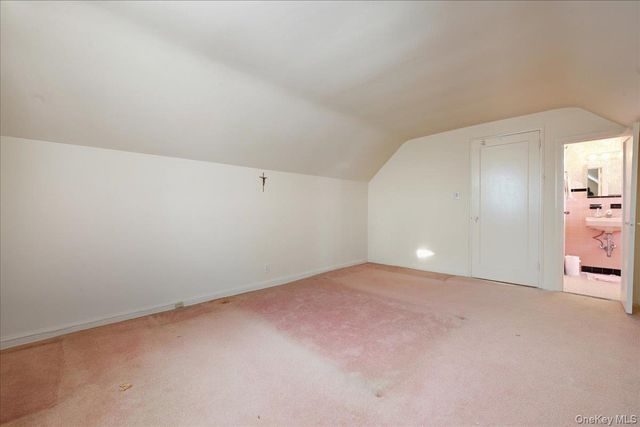 38 Irving Lane, New Hyde Park, NY 11040