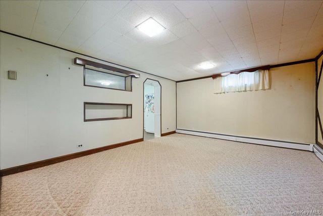 38 Irving Lane, New Hyde Park, NY 11040