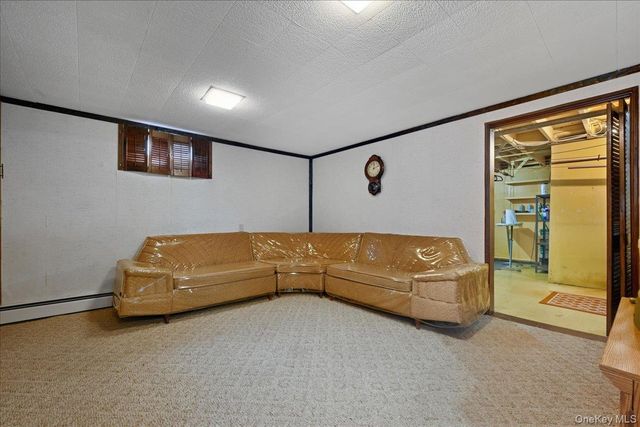 38 Irving Lane, New Hyde Park, NY 11040