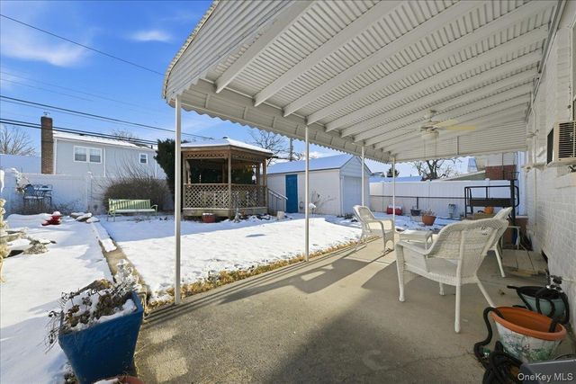 38 Irving Lane, New Hyde Park, NY 11040