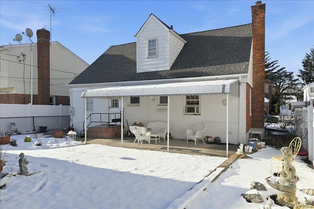 38 Irving Lane, New Hyde Park, NY 11040