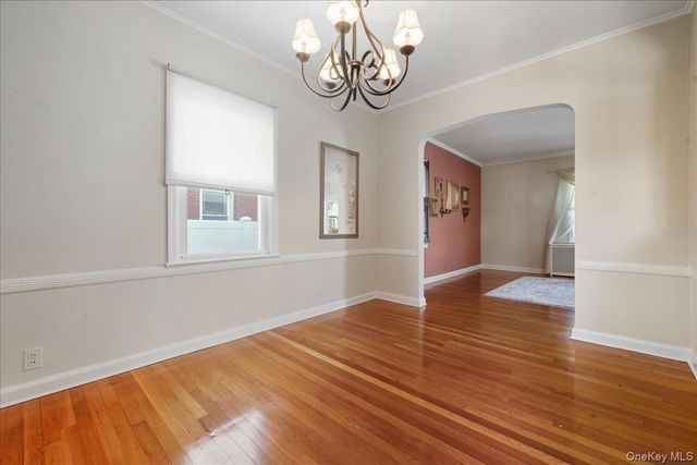 38 Irving Lane, New Hyde Park, NY 11040