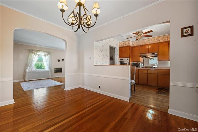 38 Irving Lane, New Hyde Park, NY 11040